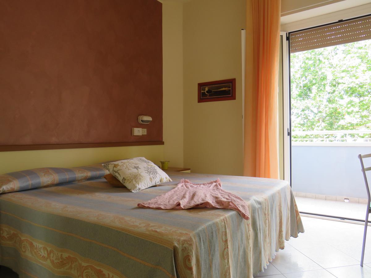 Hotel Solidea Rimini Kültér fotó