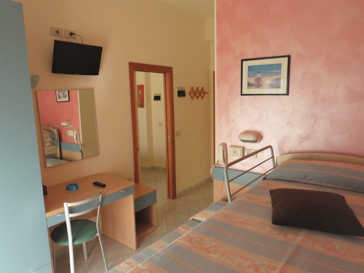 Hotel Solidea Rimini Kültér fotó